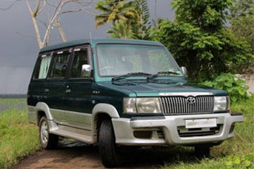 Qualis Car Hire in Amritsar